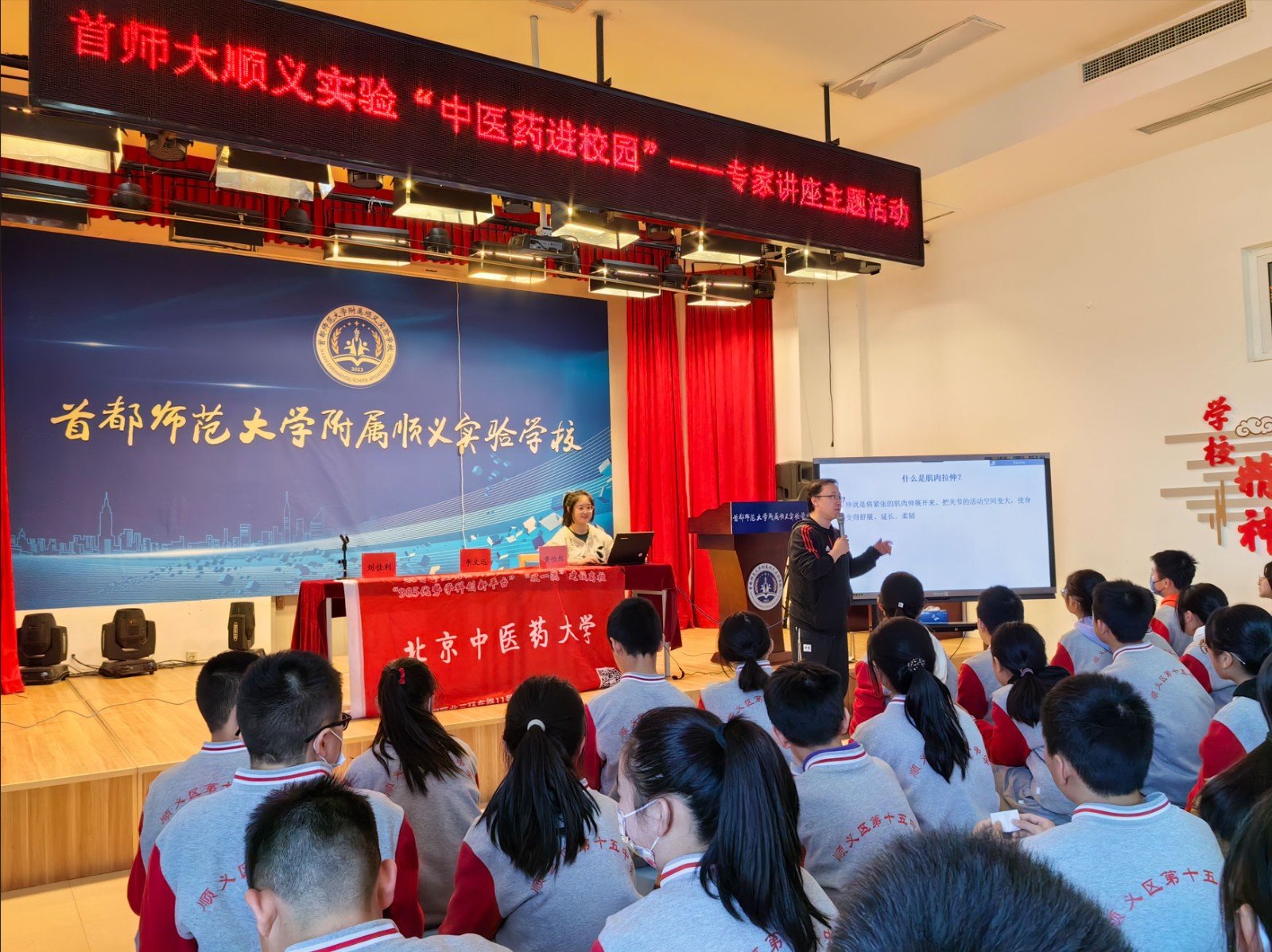 1709996695269056562.jpg 引导党员做先锋